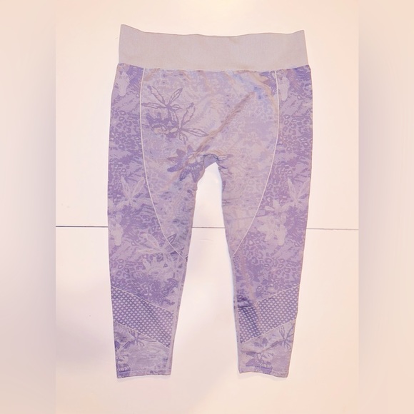 Fabletics Jacquard Capri - Medium* Available as a set with bra! 💜 - Picture 2 of 3